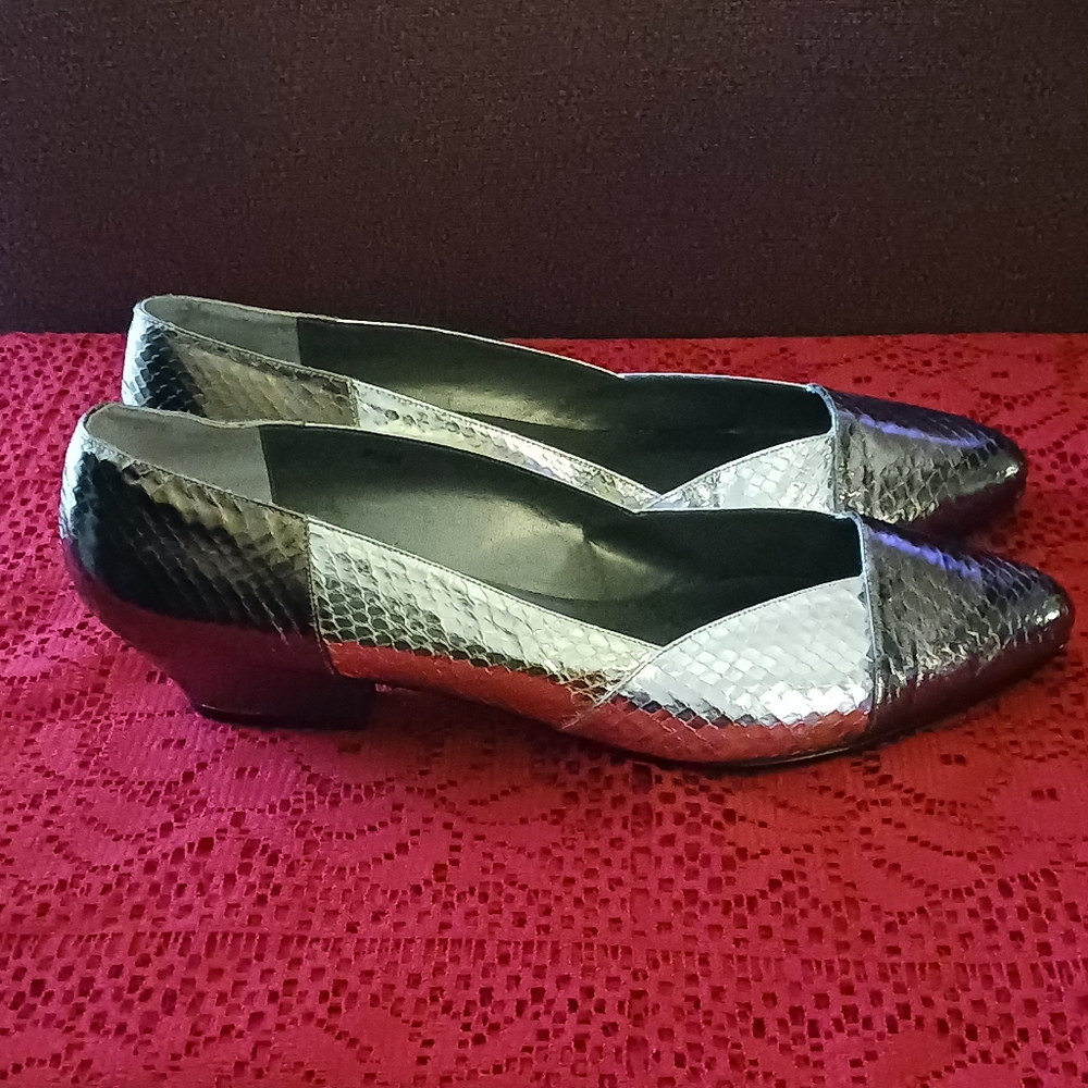 Vaneli Silver Flats Elegant Pointed Toe Design - image 2